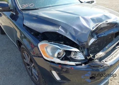 2016 Volvo Xc60 T6 from USA, damaged, VIN YV4902RK2G2839103